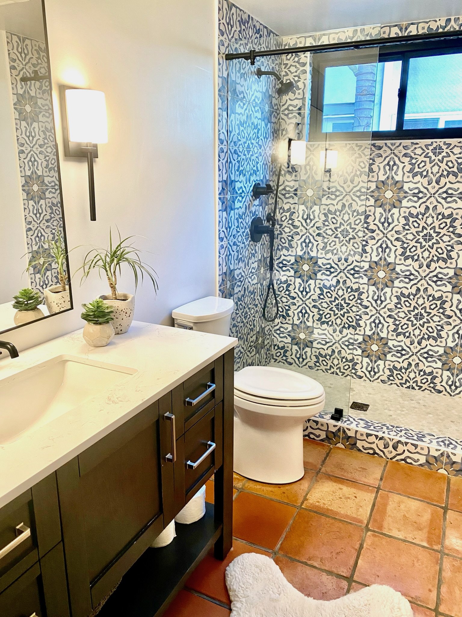 Third bathroom — white tile, Moroccan accents