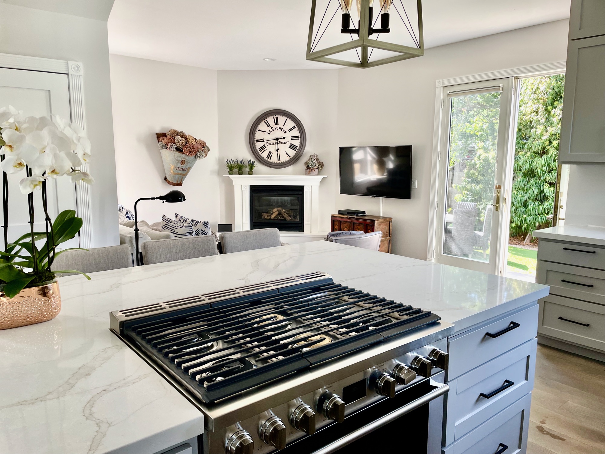 Cooktop, looking through to the family room